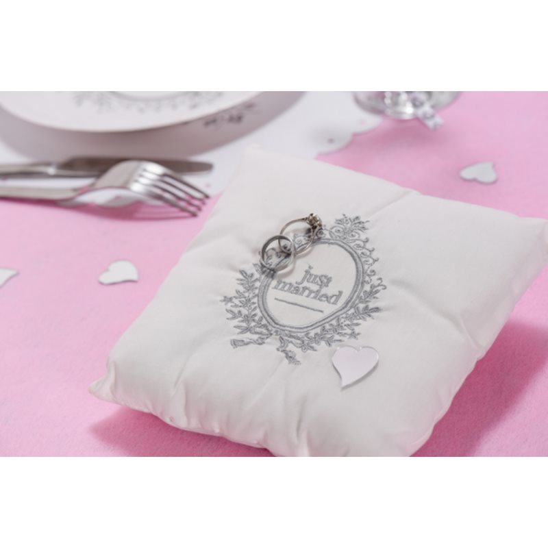 Coussin Just married